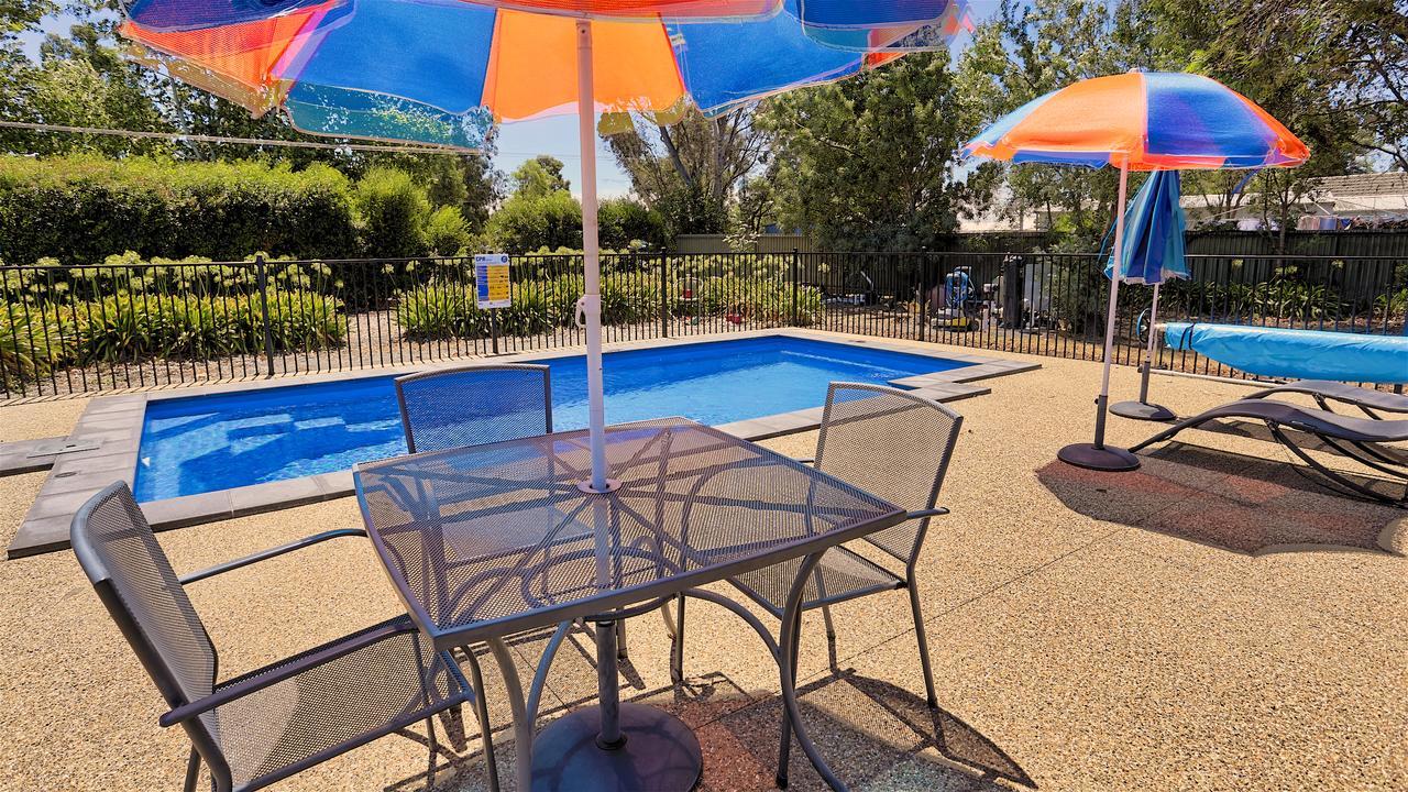 Castle Creek Motor Inn Euroa Exterior photo